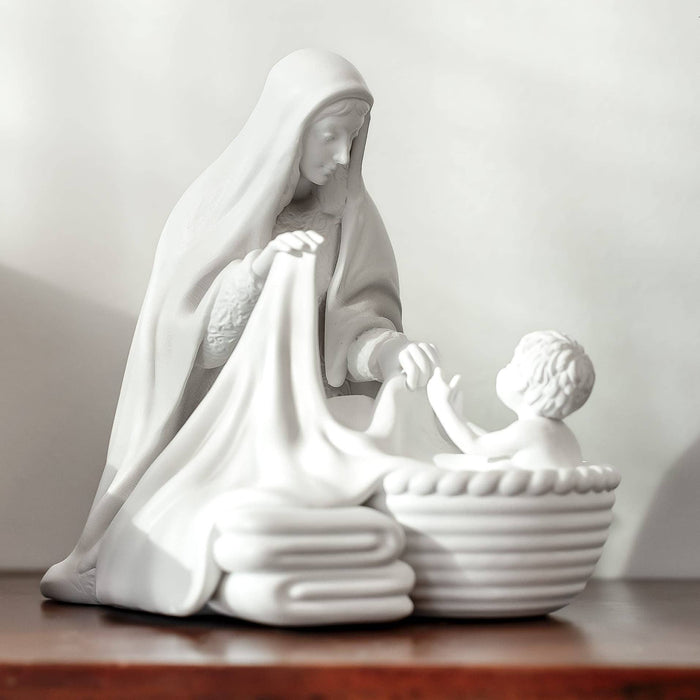 Marian Statue | Laundry with Baby Jesus