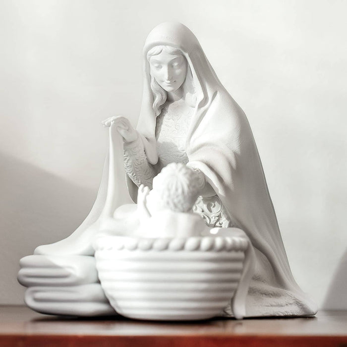 Marian Statue | Laundry with Baby Jesus